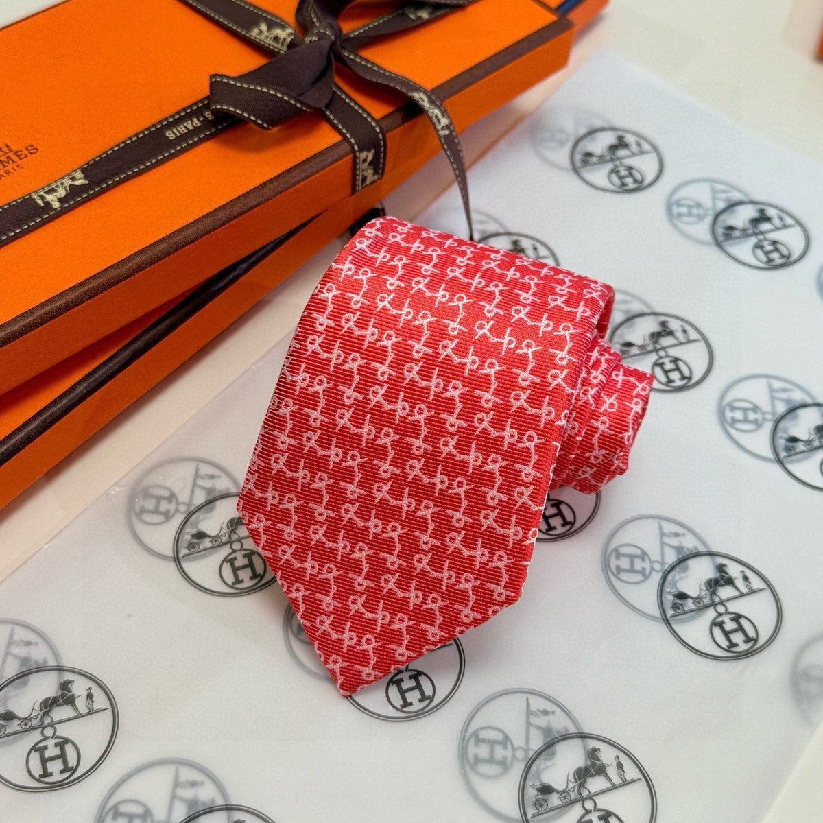 Hermes Style Men's Houndstooth Pattern Silk Tie