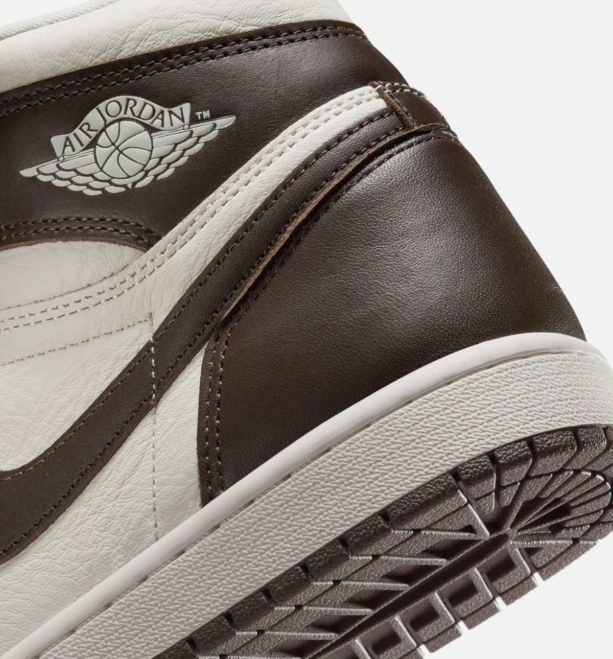 Air Jordan 1 Retro High OG Baroque Brown | Women's Lifestyle Shoe | Baroque Brown/Pale Vanilla/Sail