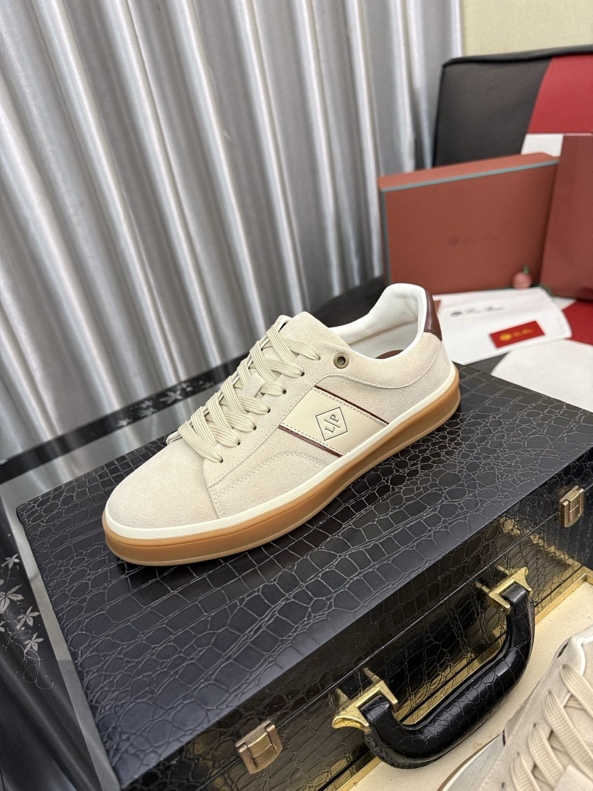 Low-Top Lace-Up Sneakers - Gum Sole