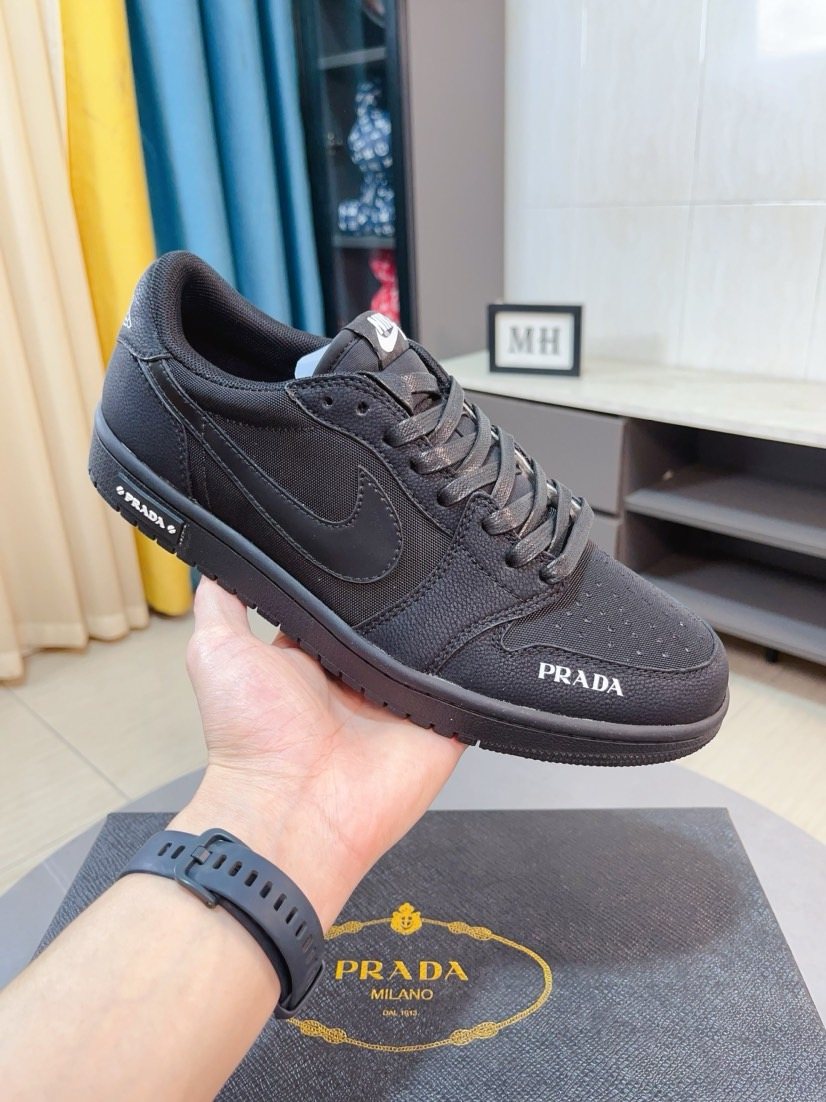 Nike Black and Dark Gray Low-Top Sneakers