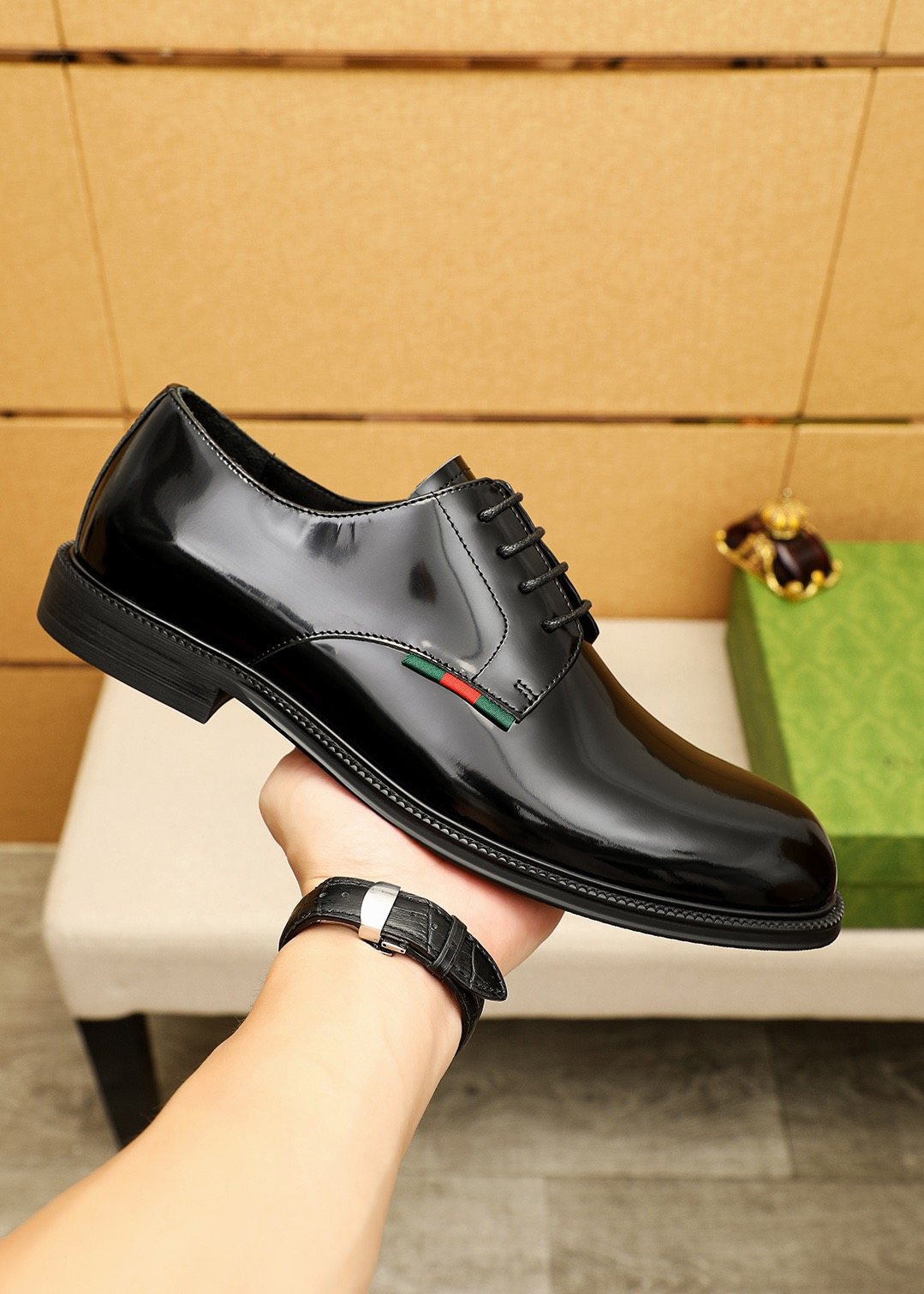 GUCCI Stripe Lace-Up Dress Shoes